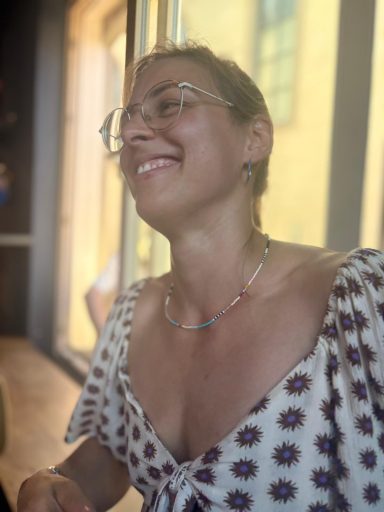 Wellenreiten Yoga lacht